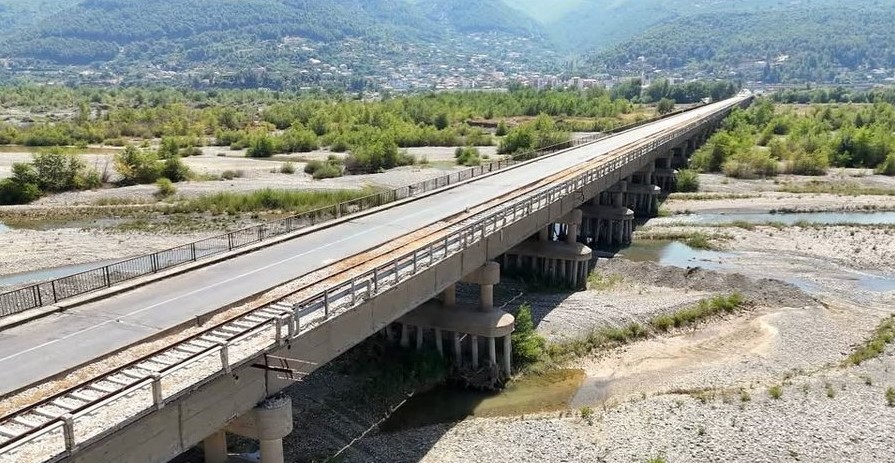 Ndërhyrje emergjente në Urën e Milotit, hapet tenderi 107.6 mln lekë